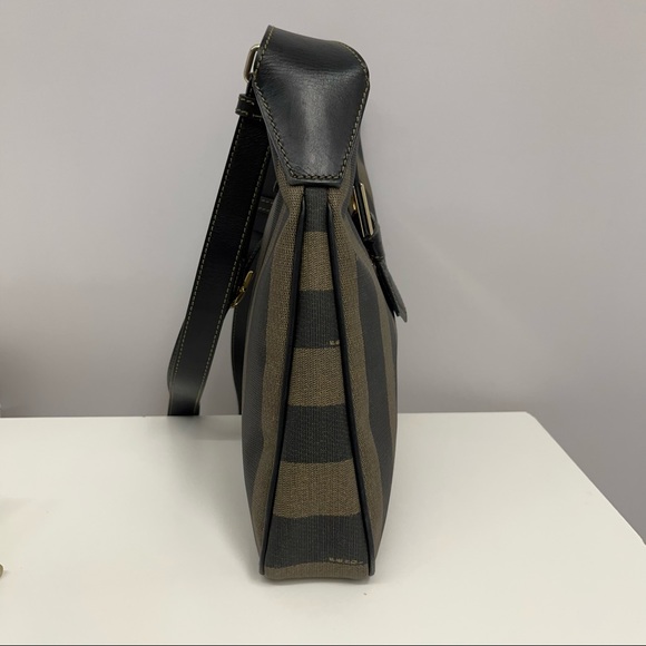 ❤️SOLD❤️ Vintage Fendi Pequin Shoulder Bag Black and Brown Striped Fabulous - Picture 6 of 13